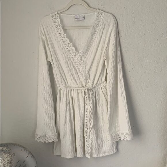 ASOS Design Textured White Crochet Trim Wrap Long Sleeve Mini Dress Size 6 - Picture 1 of 12